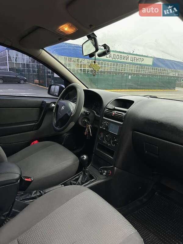 Седан Opel Astra 2006 в Сумах