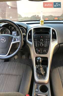 Универсал Opel Astra 2011 в Бучаче