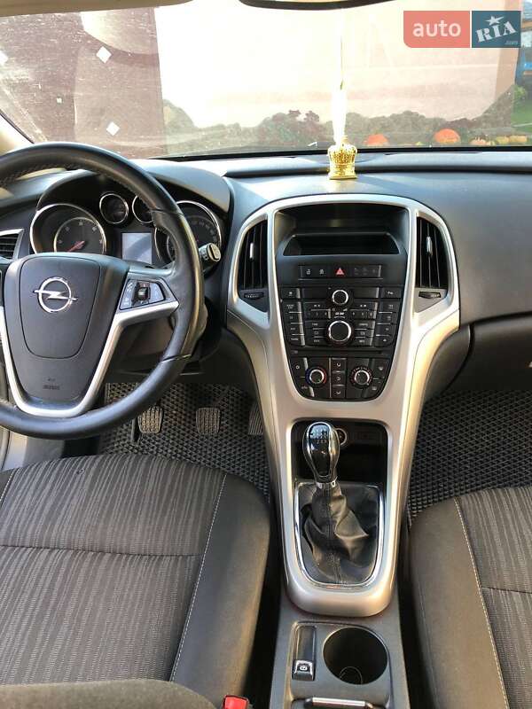 Opel Astra 2011