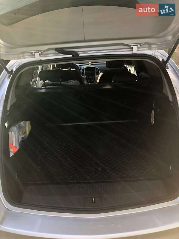 Универсал Opel Astra 2011 в Бучаче