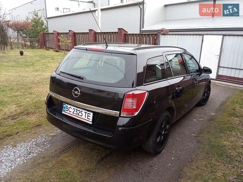 Универсал Opel Astra 2012 в Львове