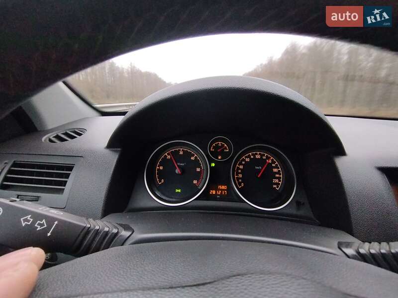 Универсал Opel Astra 2010 в Звягеле