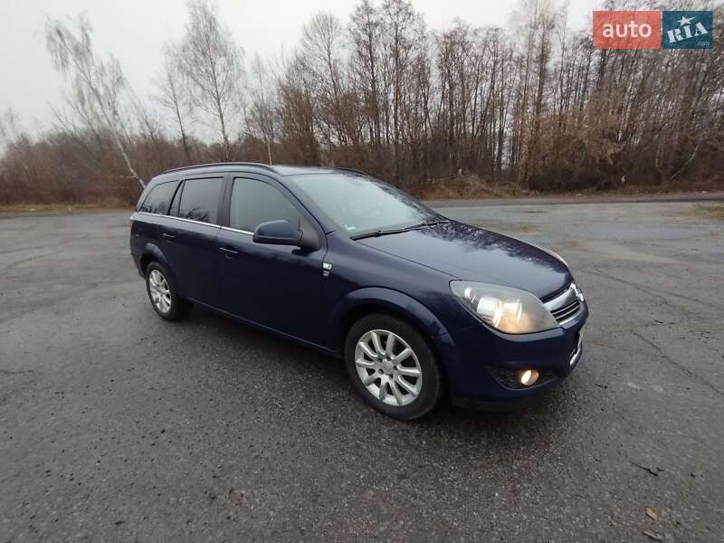 Универсал Opel Astra 2010 в Звягеле