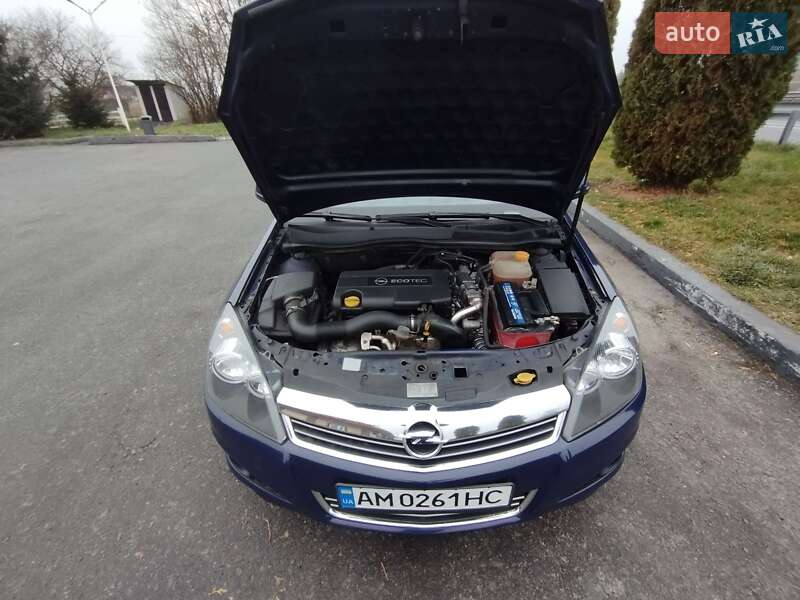 Универсал Opel Astra 2010 в Звягеле
