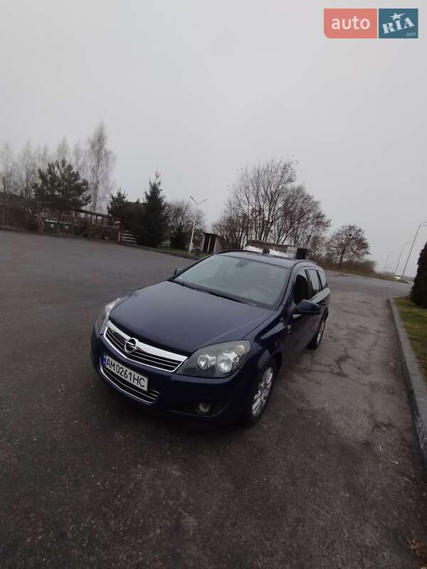 Универсал Opel Astra 2010 в Звягеле