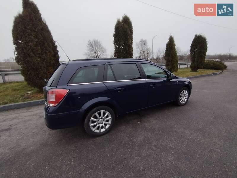 Универсал Opel Astra 2010 в Звягеле