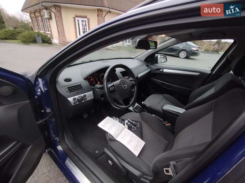 Универсал Opel Astra 2010 в Звягеле