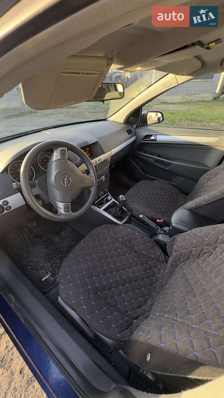 Хэтчбек Opel Astra 2004 в Дубно фото 6 Хэтчбек Opel Astra 2004 в Дубно