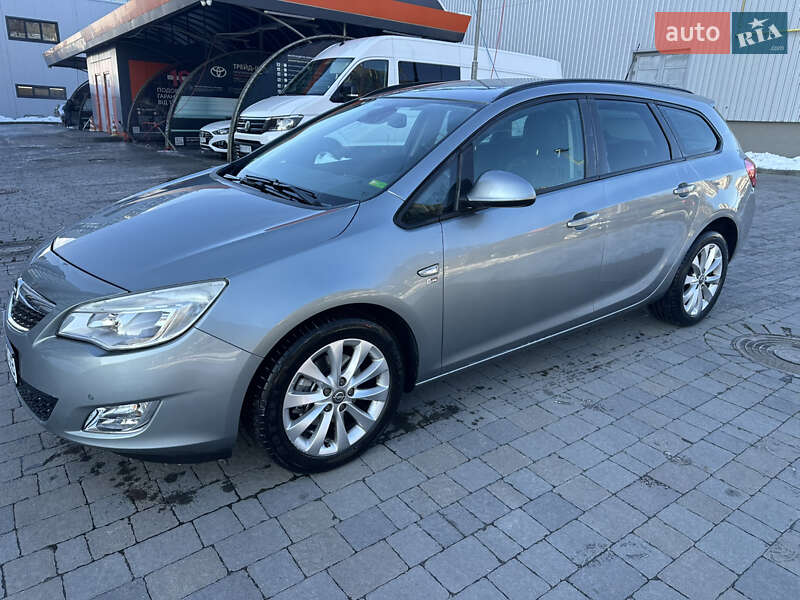 Універсал Opel Astra 2012 в Львові