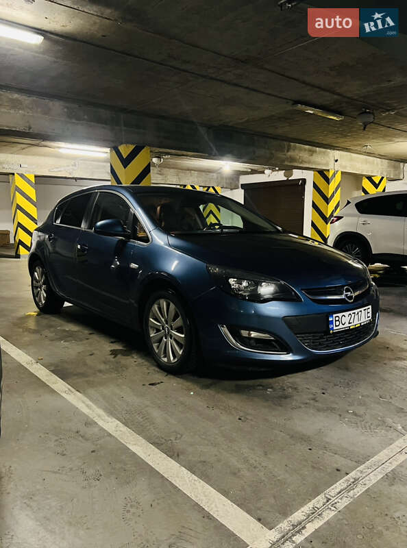 Хэтчбек Opel Astra 2015 в Львове