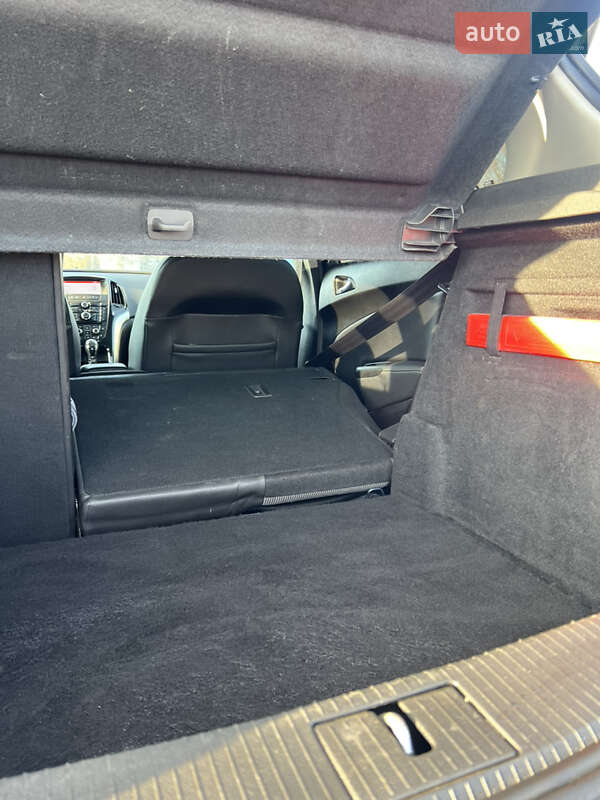 Хэтчбек Opel Astra 2015 в Львове