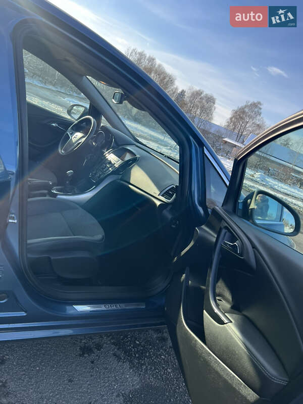 Хэтчбек Opel Astra 2015 в Львове