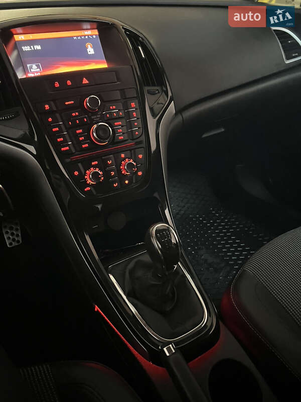 Хэтчбек Opel Astra 2015 в Львове