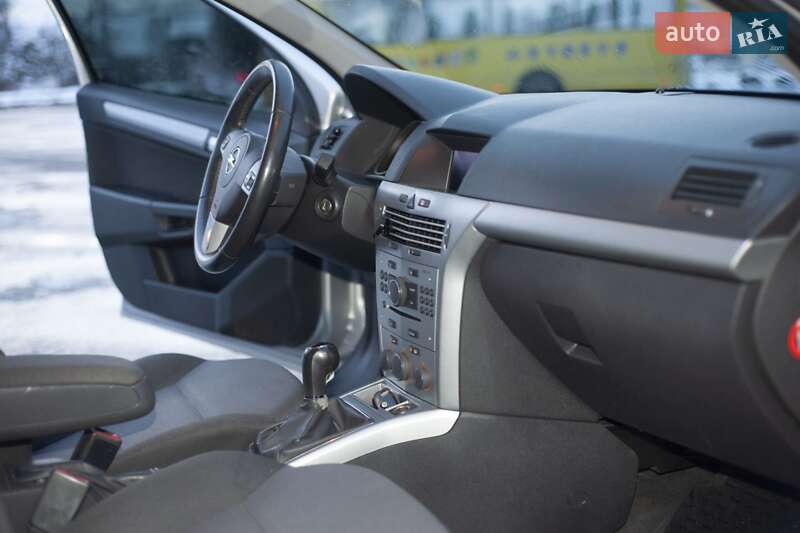 Універсал Opel Astra 2009 в Дрогобичі