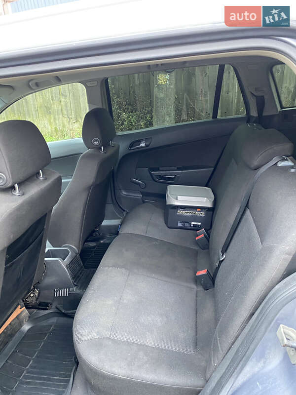 Универсал Opel Astra 2004 в Киеве