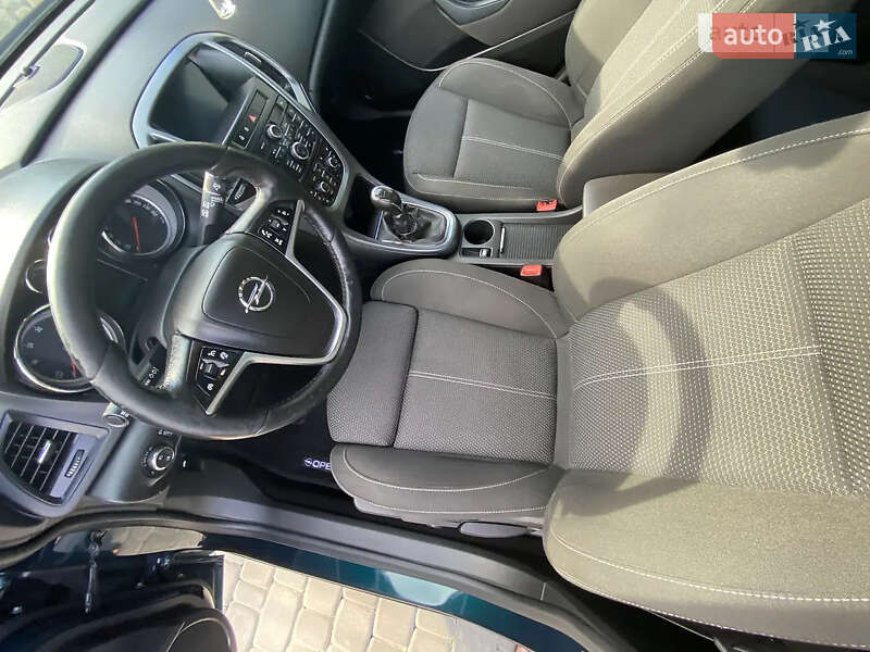 Універсал Opel Astra 2016 в Львові