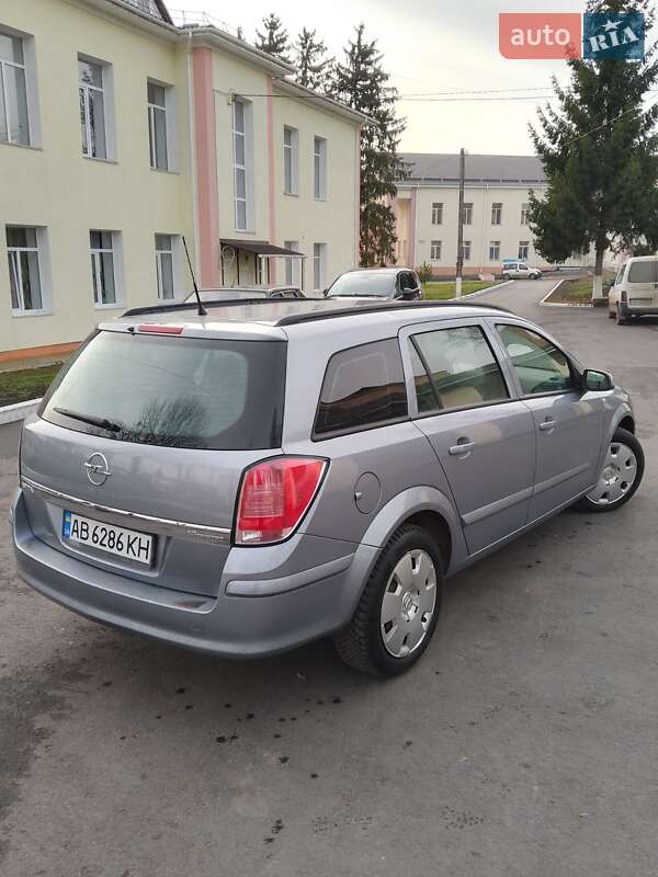 Универсал Opel Astra 2005 в Тростянце