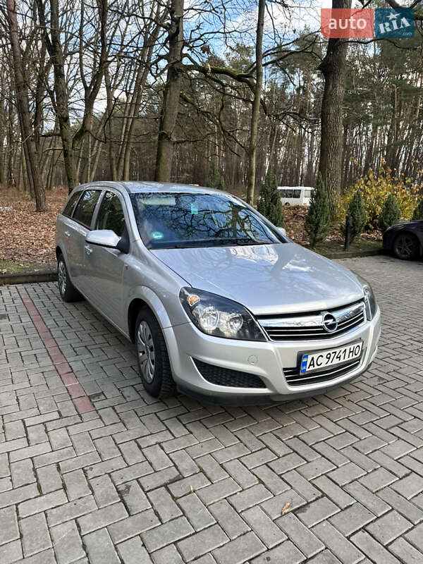 Універсал Opel Astra 2009 в Луцьку