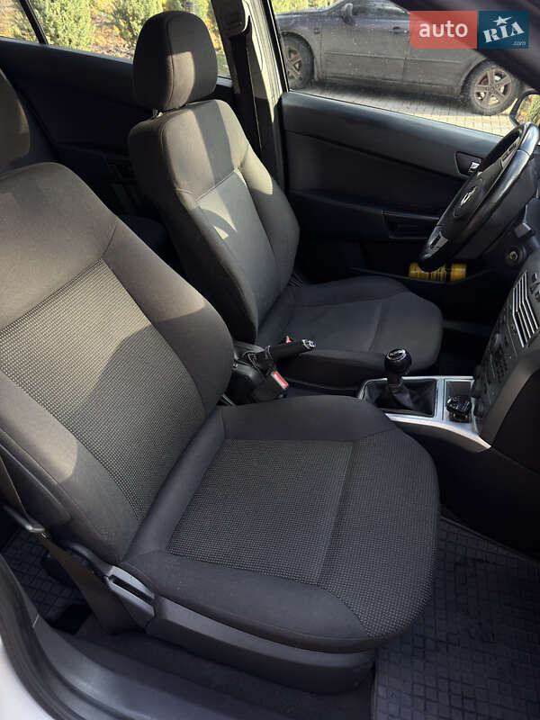 Універсал Opel Astra 2009 в Луцьку