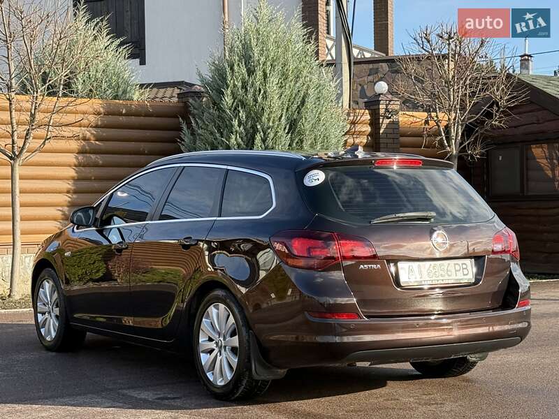 Универсал Opel Astra 2012 в Киеве