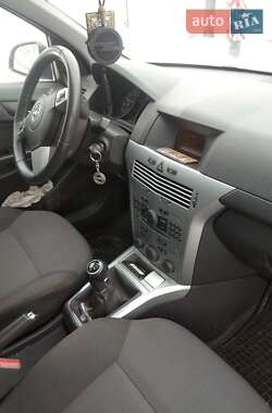 Універсал Opel Astra 2011 в Львові