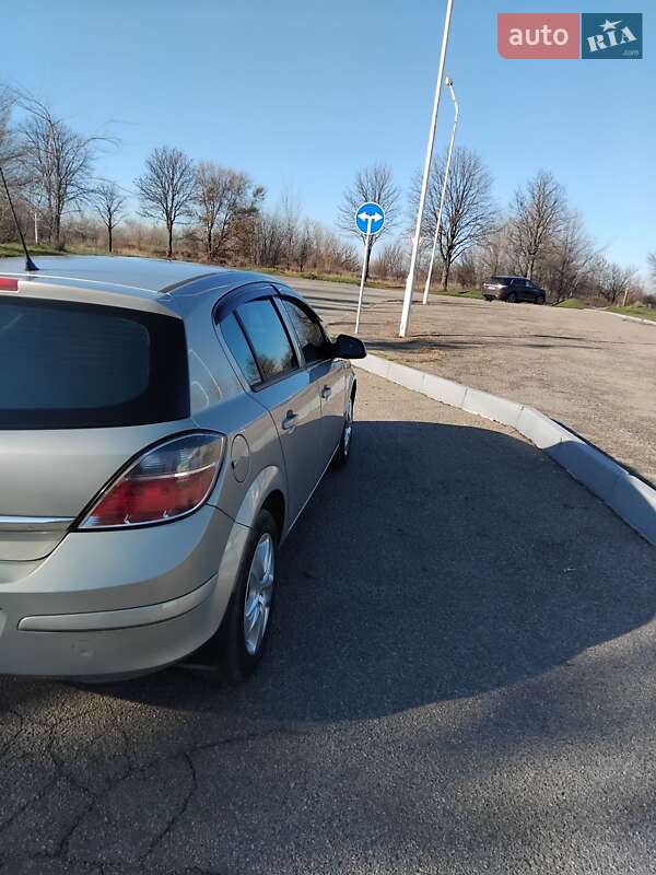 Хетчбек Opel Astra 2011 в Запоріжжі