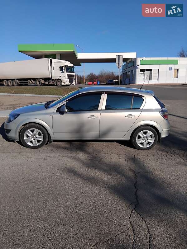 Хетчбек Opel Astra 2011 в Запоріжжі