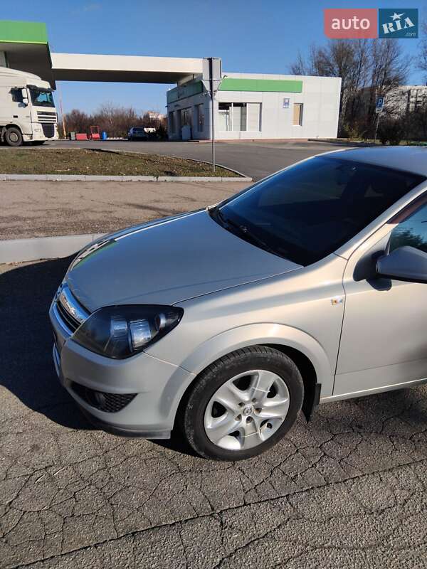 Хетчбек Opel Astra 2011 в Запоріжжі