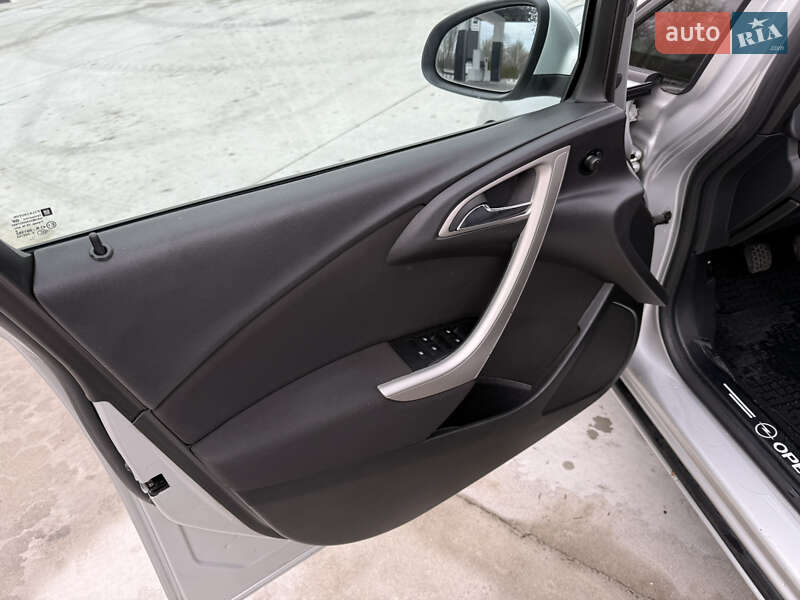 Универсал Opel Astra 2012 в Звягеле