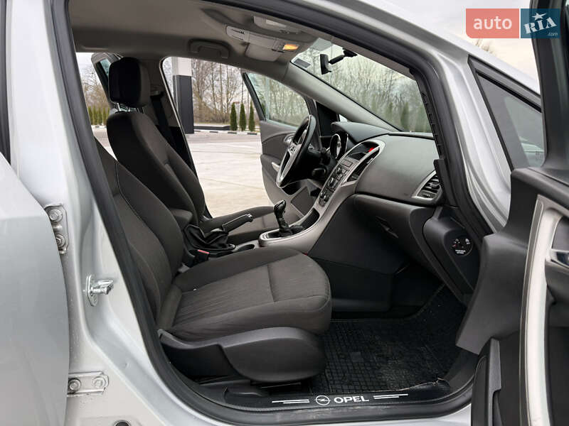 Универсал Opel Astra 2012 в Звягеле