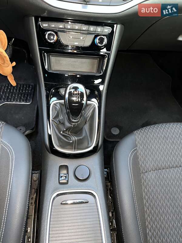 Универсал Opel Astra 2018 в Покрове