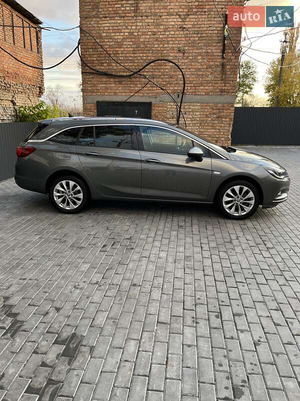 Универсал Opel Astra 2018 в Покрове