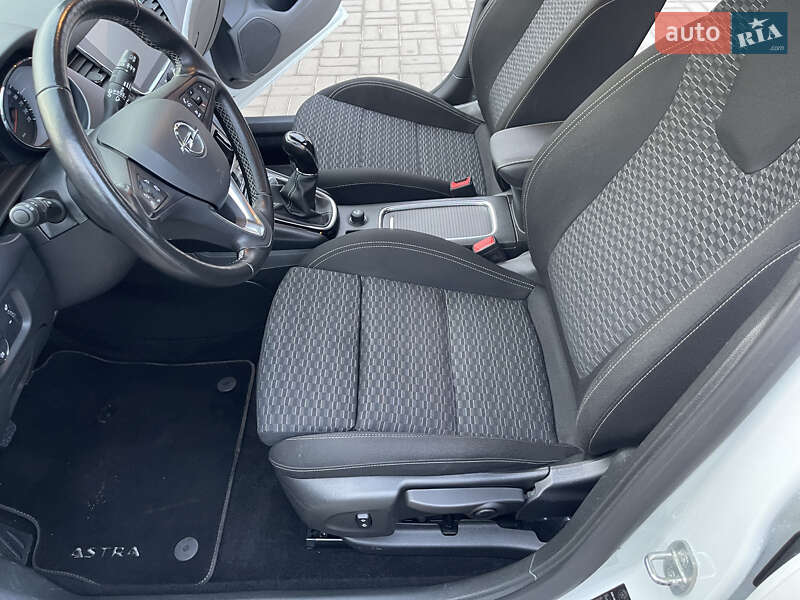 Универсал Opel Astra 2018 в Житомире