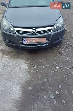 Універсал Opel Astra 2010 в Рівному