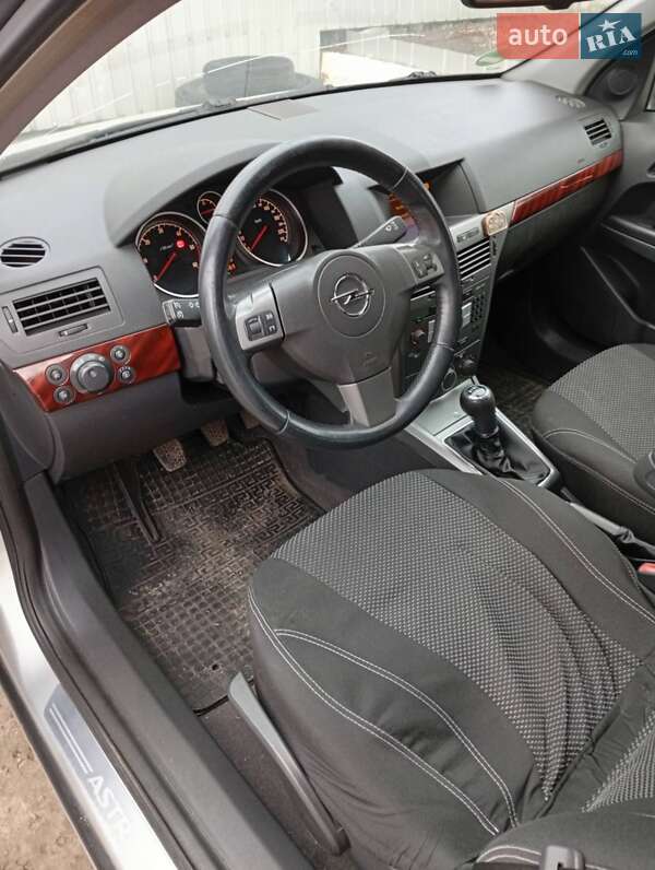 Універсал Opel Astra 2004 в Сумах