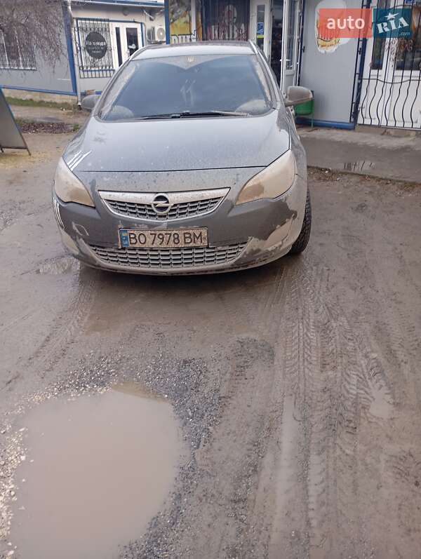 Универсал Opel Astra 2011 в Лановцах