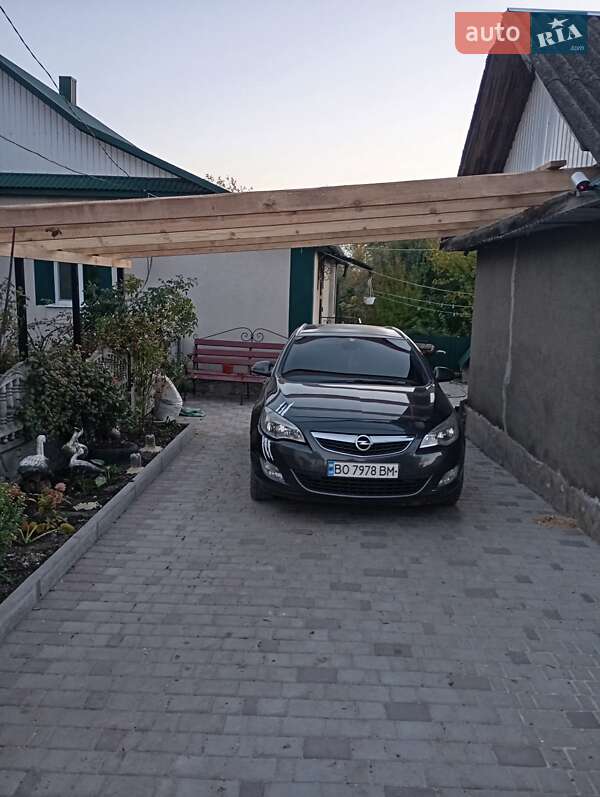 Универсал Opel Astra 2011 в Лановцах