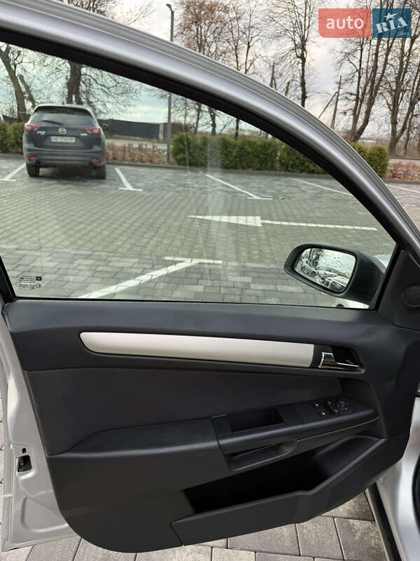 Хэтчбек Opel Astra 2007 в Виннице