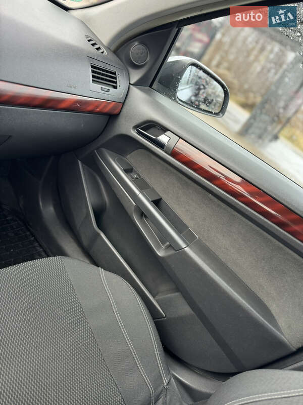 Універсал Opel Astra 2004 в Коростені