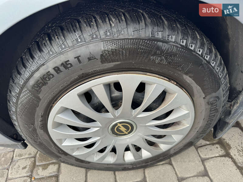 Універсал Opel Astra 2004 в Коростені