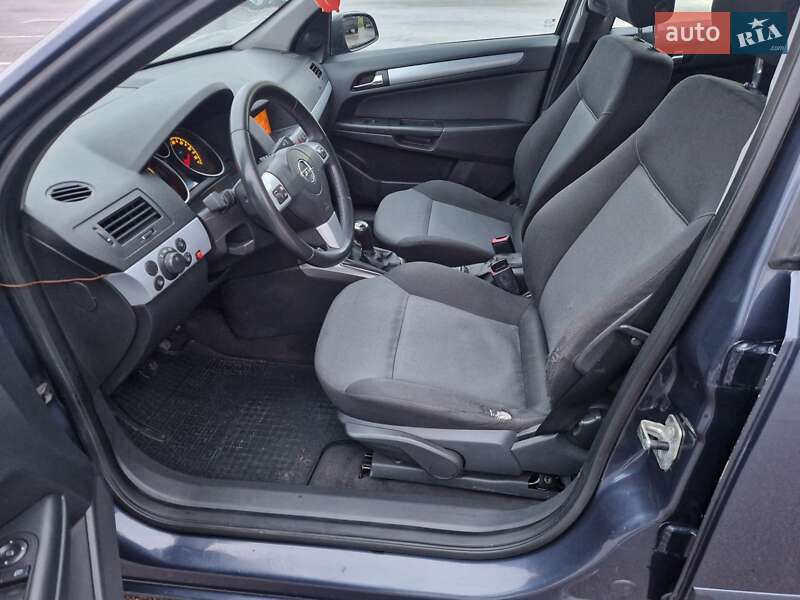 Хетчбек Opel Astra 2006 в Рівному