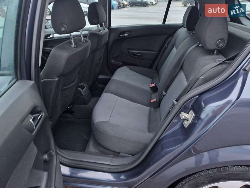 Хетчбек Opel Astra 2006 в Рівному