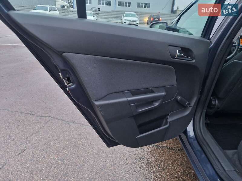 Хетчбек Opel Astra 2006 в Рівному