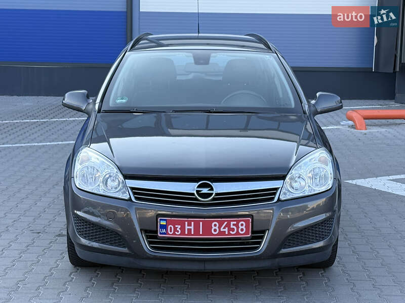 Универсал Opel Astra 2010 в Ровно