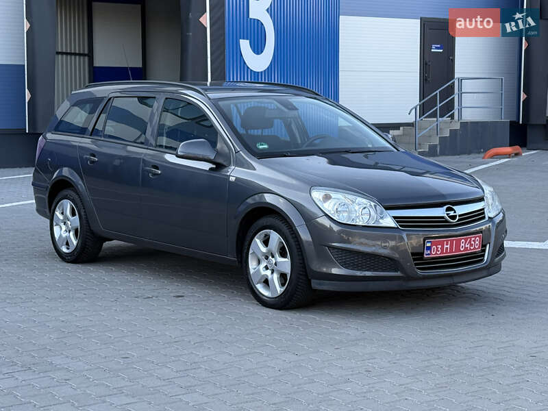 Универсал Opel Astra 2010 в Ровно