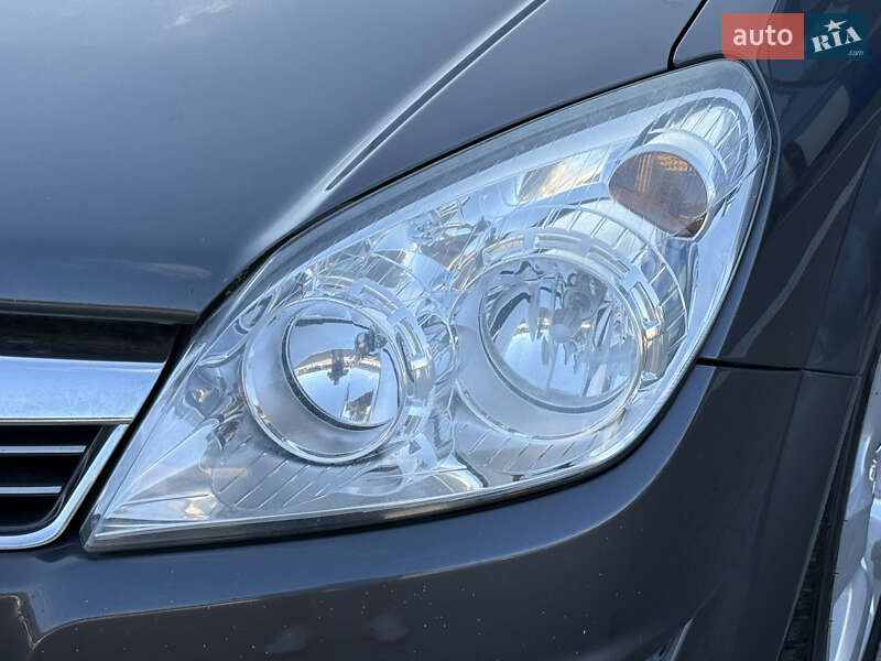 Универсал Opel Astra 2010 в Ровно