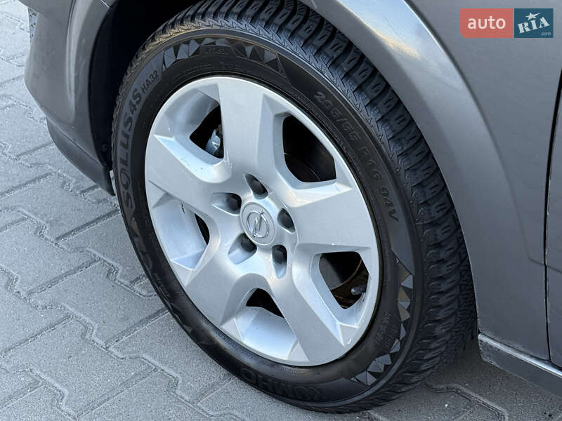 Универсал Opel Astra 2010 в Ровно