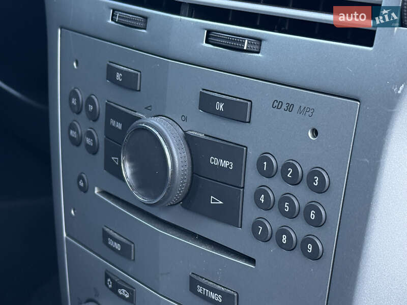 Универсал Opel Astra 2010 в Ровно