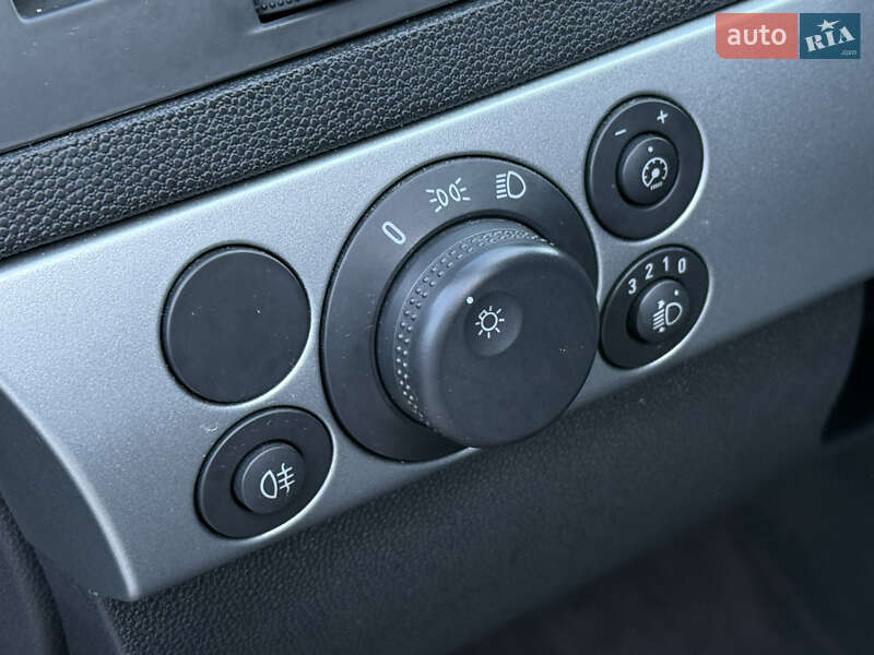 Универсал Opel Astra 2010 в Ровно