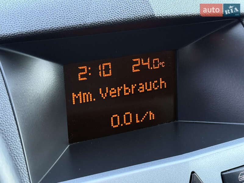 Универсал Opel Astra 2010 в Ровно